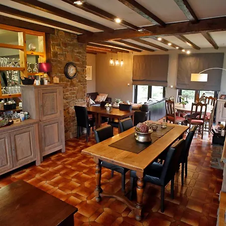 Au Coq En Pate Bed & Breakfast